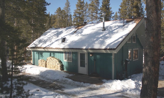 Coyne Placer Valley House | Black Bear Crossing: Pet-Friendly Bliss with a Touch of Retro Nostalgia