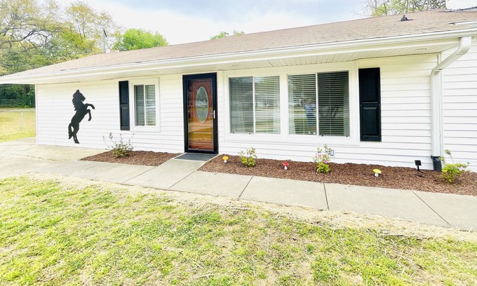 Aiken House | Black Beauty - King Bed - Dog Friendly