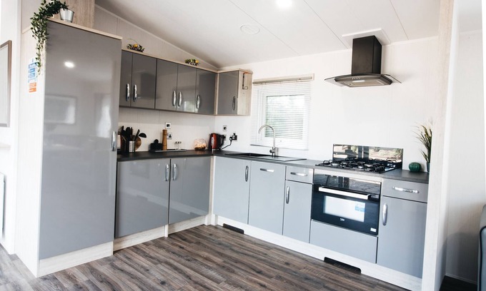 Barmston Cottage | Black Bull 14 - a lodge that sleeps 8 guests in 2 bedrooms