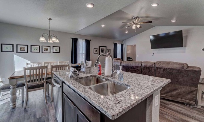 Rapid City House | Black Hills View * Game Rooms * 5 TV’s