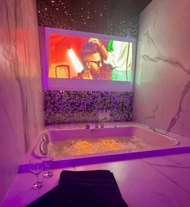 Radom Apartment | Black House B Jacuzzi