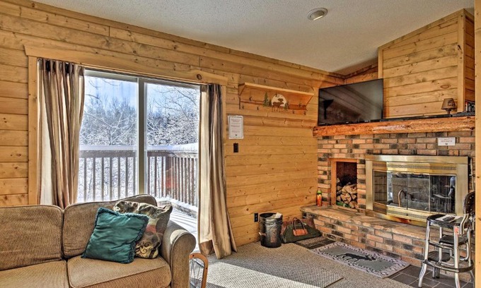 Ironwood House | Black River Retreat 3 Mi to Powderhorn Mountain!