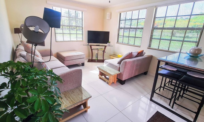 Black Rock House | Black Rock Garden Cottage, Full Kitchen, Smart TV, A/C, Paradise Beach 3 km