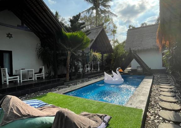 Gili Trawangan Resort | Black & White Cottages