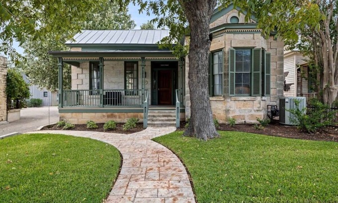 Fredericksburg Cabin | Blacksmith Quarters: The Ransleben|DT|Hot Tub