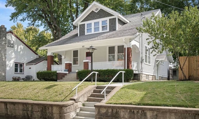 St. Charles Historic District House | Blair's House in St. Charles - Game Room - Hot Tub