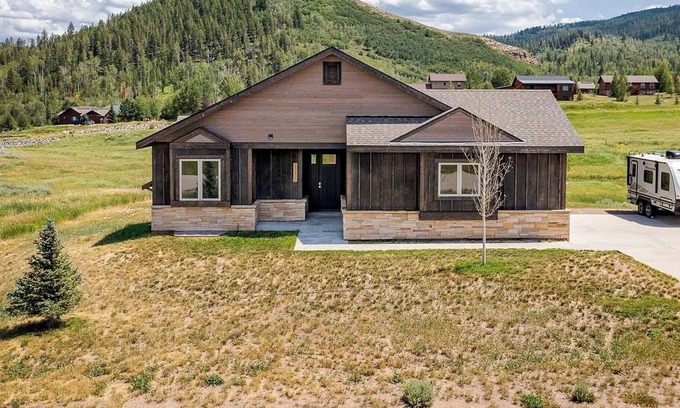 Oak Creek House | Blend of luxury and style in this brand new 4-bedroom rental home.