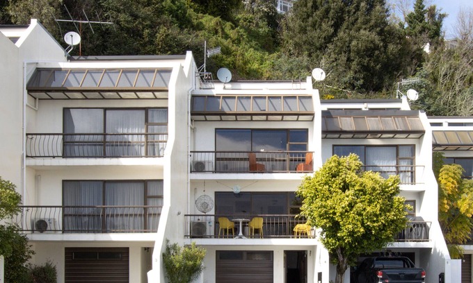 Ahuriri House | BLISS IN THE BAY – NAPIER HOLIDAY TOWNHOUSE, with a garden in Ahuriri