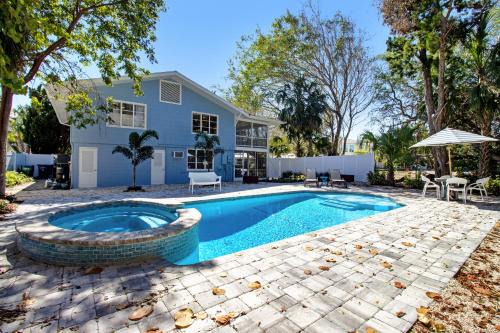 Holmes Beach House | Blissful Beach Retreat