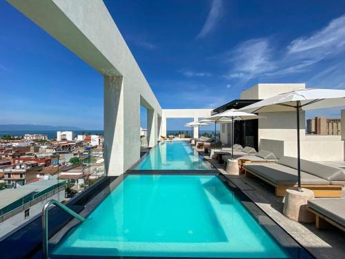 Colonia 5 de Diciembre House | Blissful Ocean-View Penthouse with Rooftop Pool