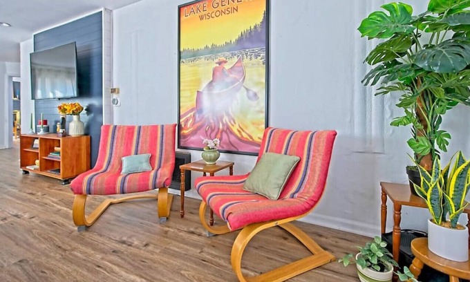 Lake Geneva House | Blocks From Downtown Lake Geneva- Sleeps 7