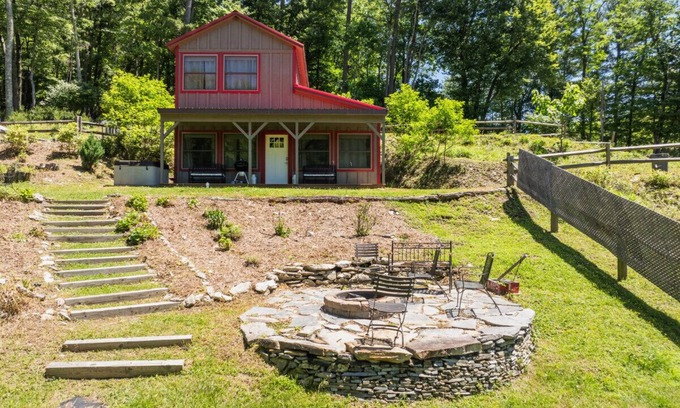 Blowing Rock Cottage | Blowing Rock Sarah Janes Cottage at Doe Creek, Hot Tub, Pond, Acres to Explore!