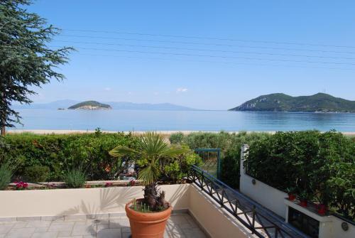 Nea Iraklitsa Villa | Blue Crystal Villa