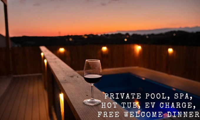 Branson House | Blue Haven with Private Heated Pool, Hot tub, Jacuzzi, EV Charge, Pet, & Dinner