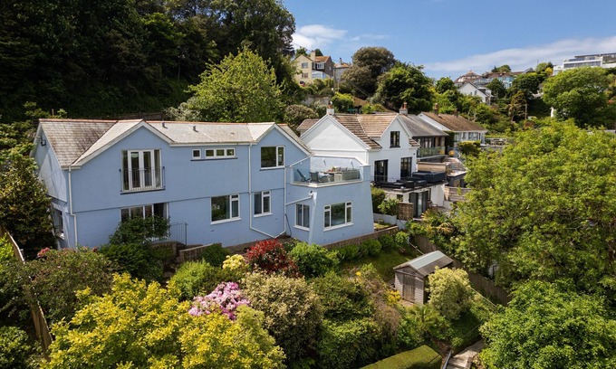 Salcombe Cottage | Blue Haze - a house that sleeps 10 guests in 5 bedrooms