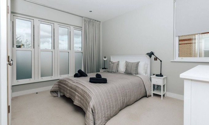 Henley-on-Thames Condo | Blue Heron - 2 Bedroom Apt with 2 parking spaces