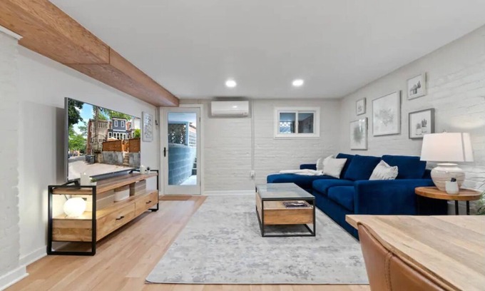Mount Pleasant House | Blue House by the Zoo - Mt. Pleasant-AdMo-CoHi