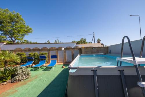 Scala di Furno House | Blue House in Villa Con Piscina