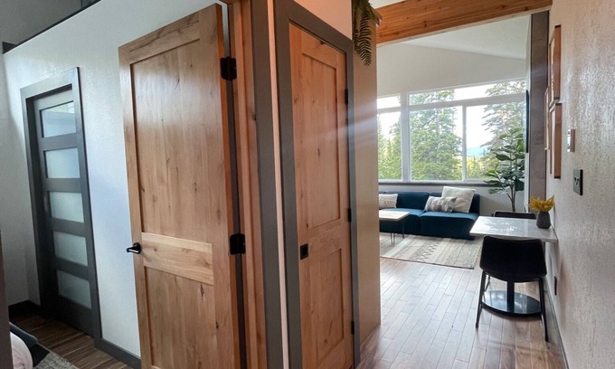 Saint Mary's Condo | “Blue Owl” - Tree House Views! Couples Getaway!