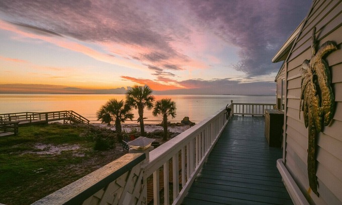 Carrabelle House | Blue Seahorse *Carrabelle/Eastpoint/St. George FL Beachfront* Pet-Friendly*