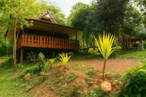 Kaset Sombun House | Blue Sky Hills Home Stay