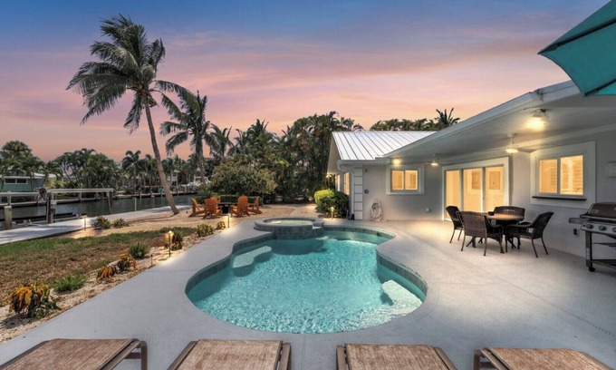 Holmes Beach House | Blue Tides by Beach Boutique Rentals