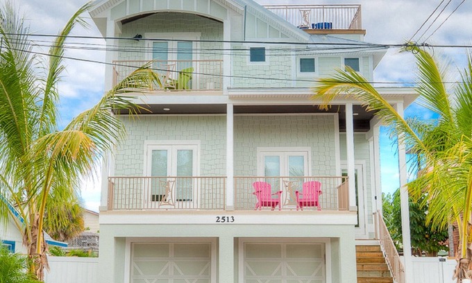 Bradenton Beach House | Blue Water Beach House: 5+ bdrm, 4.5 bath, Heated Pool/spa, 1.5 blocks to beach