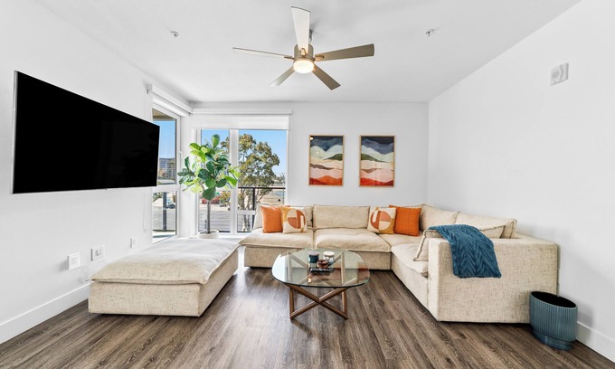 Marina del Rey Apartment | Blue Wave Luxurious Retreat Marina View