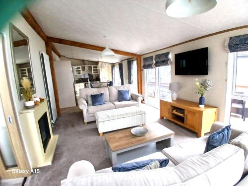 Skegness Resort | Bluebell Luxury 2 Bedroom Lodge - a perfect couples retreat at Southview