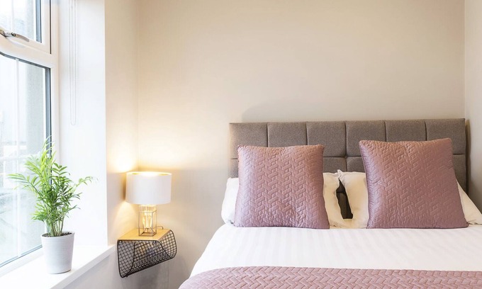 Newcastle Apartment | Bluebell -New, luxury apartment.