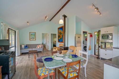 Onemana House | Bluebird Bach - Onemana Holiday Home