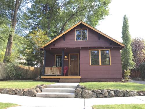 Old Bend House | Bluebird Day - Cinder Cone Bungalow