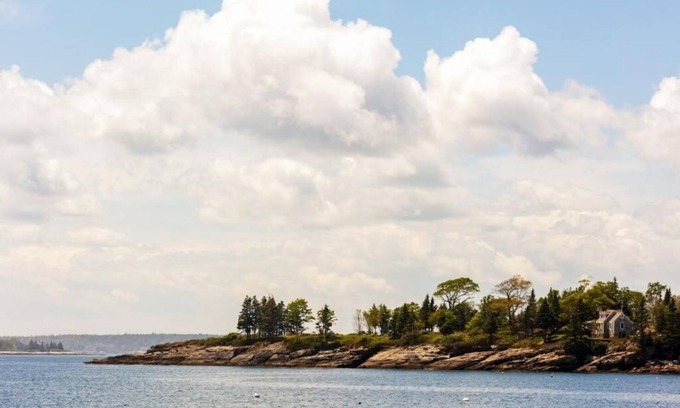 Ocean Point House | Bluebird Ocean Point Inn | Double Queen | with Private Beach Access