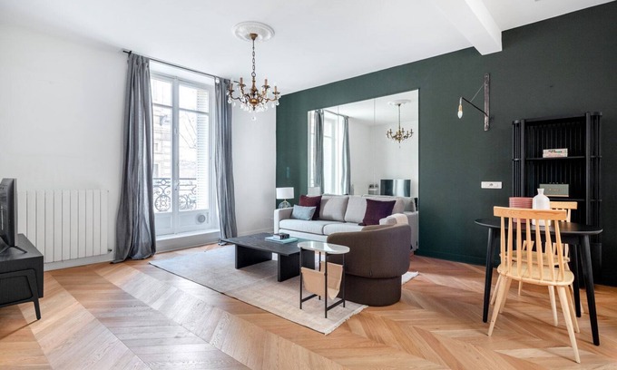 Champs-Elysees Apartment | Blueground | Arc de Triomphe, nr Ch-Élysées