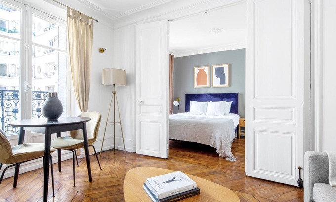 Ternes Apartment | Blueground | Arc de Triomphe, nr Champs Elysées