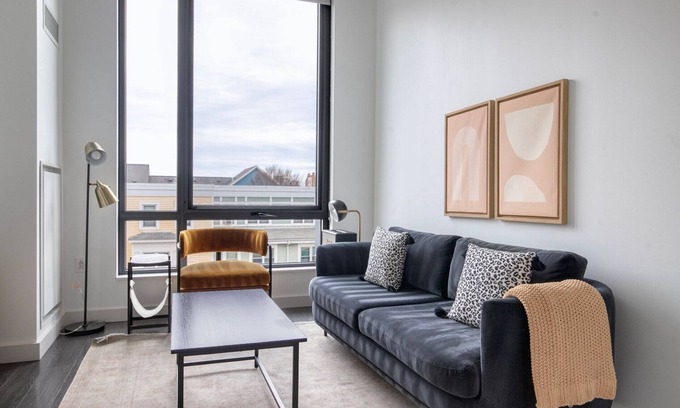 Central-Maverick Square - Paris Street Apartment | Blueground | Central-Maverick Square, pool, nr Boston Harbor