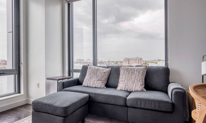 Central-Maverick Square - Paris Street Apartment | Blueground | Central-Maverick Square, pool, nr Boston Harbor