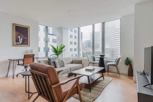 Chinatown Apartment | Blueground FiDi gym coffee bar security wd BOS-1085