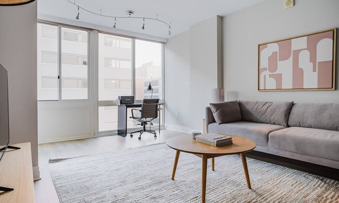 George Washington University Apartment | Blueground | Foggy Bottom, pool & gym, nr metro