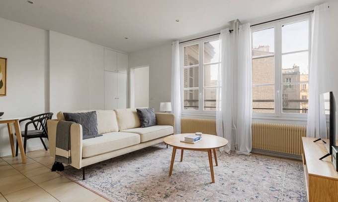 Val-de-Grace Apartment | Blueground | Jardin du Luxembourg, walk to gardens