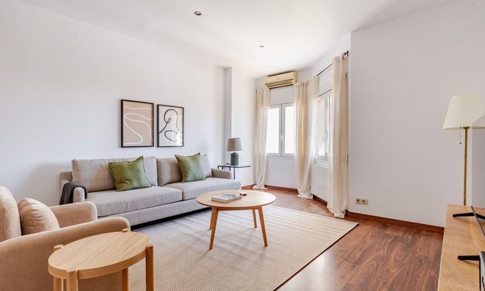 Gracia House | Blueground | La Salut, sea view, nr Parc Güell