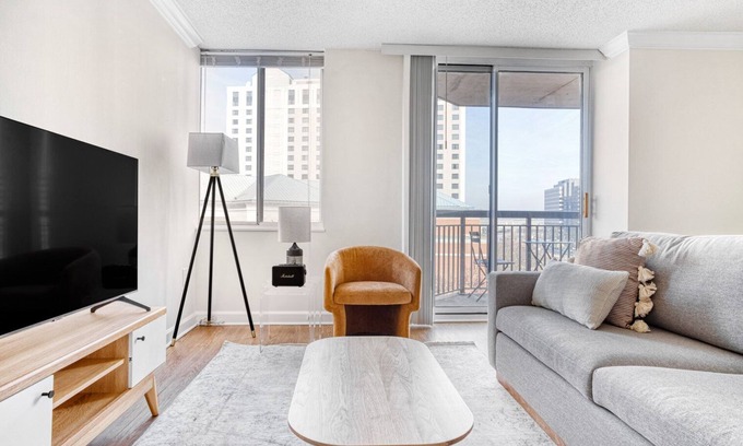 Pentagon City Apartment | Blueground | Pentagon City, rooftop, nr Arlington Cemetery