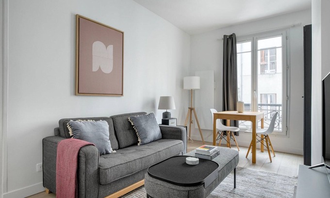 Saint-Vincent-de-Paul Apartment | Blueground | Pigalle, near shops