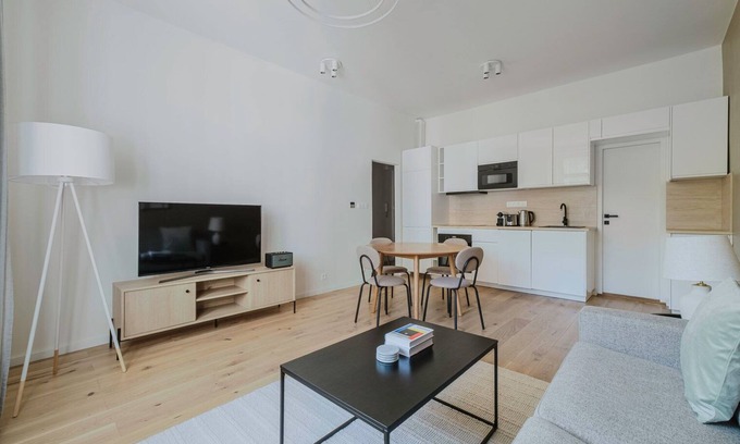 Vinohrady Apartment | Blueground | Prague 3, shopping, close to offices (PRG-20)