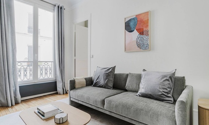 Porte-Saint-Martin Apartment | Blueground | Republique, furnished, washer