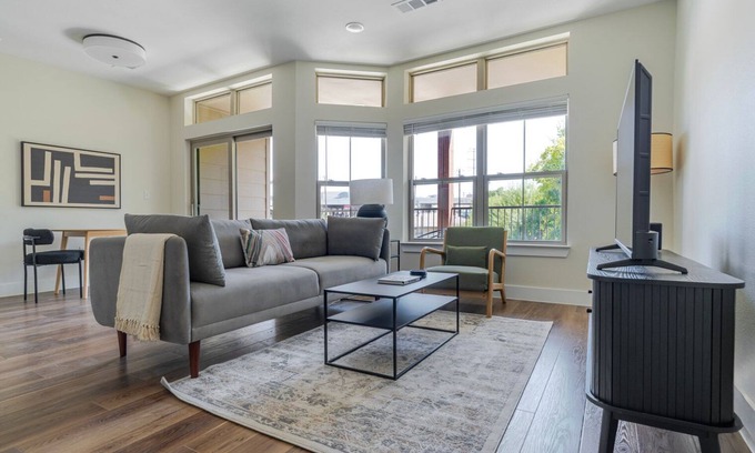 Scofield Farms Apartment | Blueground | Scofield Farms, pool, nr Walnut Creek Park