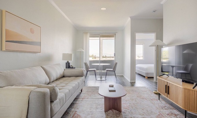 Sherman Oaks Apartment | Blueground | Sherman Oaks, view, nr Griffith Park