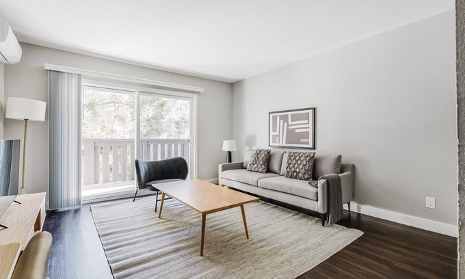 Heritage District Apartment | Blueground | Sunnyvale, pool & w/d, nr museum