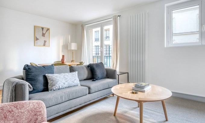 L'Europe Apartment | Blueground | Villiers, furnished, shops