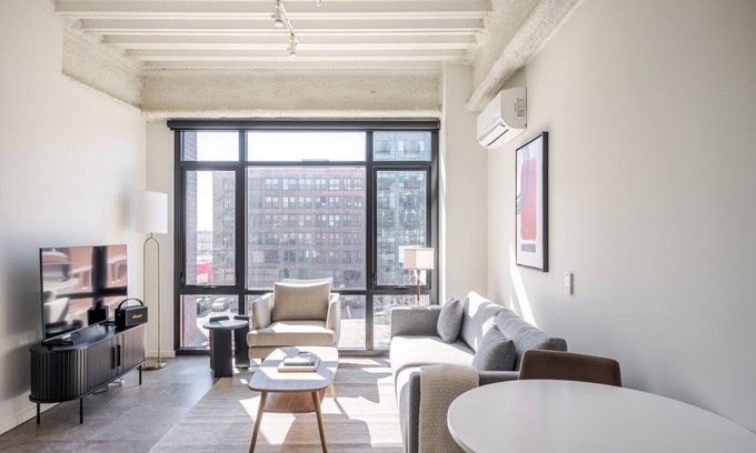 Near West Side Apartment | Blueground | West Loop, rooftop, nr Union Park